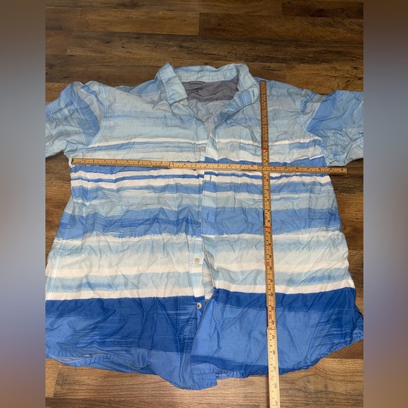 IZOD Saltwater Short Sleeve Button-Up Shirt - Picture 2 of 3